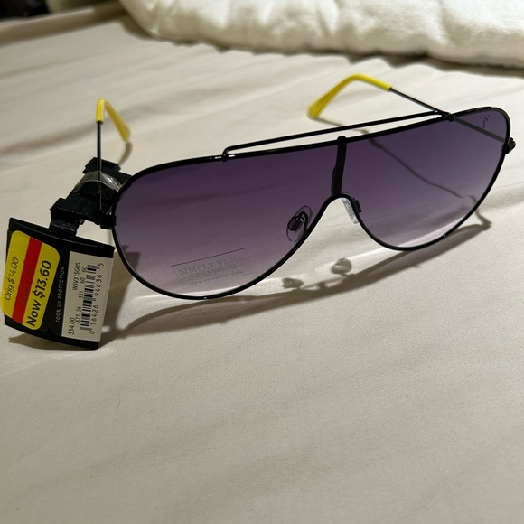 Vera Wang Sunglassss - Picture 1 of 4